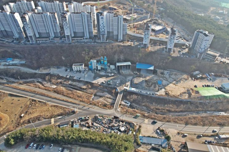 경주시 외동읍 수십 년 숙원 풀린다…레미콘 공장 철거 내달 착공