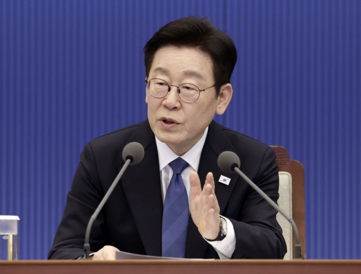 이 대통령 "독과점으로 고물가 강요…공권력 총동원해 시정"