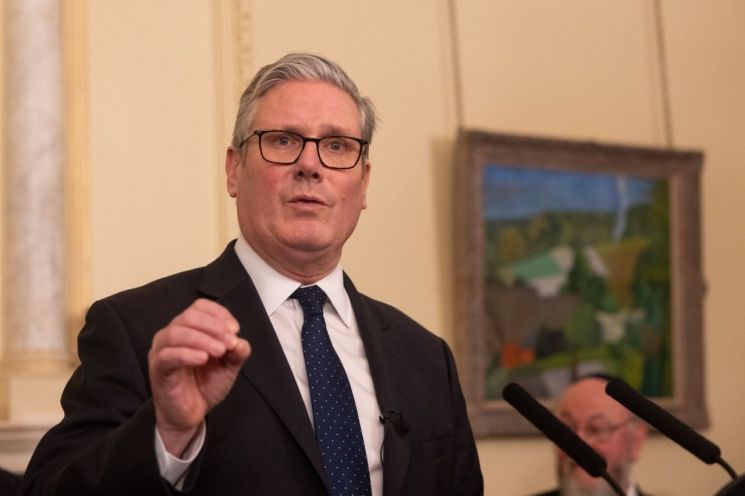 엡스타인 연루 인사 파문…英스타머 총리직 ‘흔들’