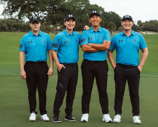 송영한(왼쪽 두 번째)은 LIV 골프에서 안병훈, 김민규, 대니 리와 함께 코리안 골프클럽 소속으로 뛴다. 코리안 골프클럽 제공