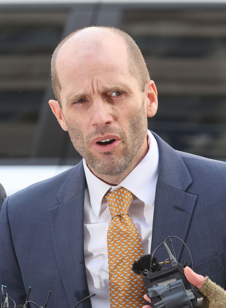 '국회 위증 혐의' 쿠팡 로저스, 경찰 2차 출석…"조사에 성실히 협조"