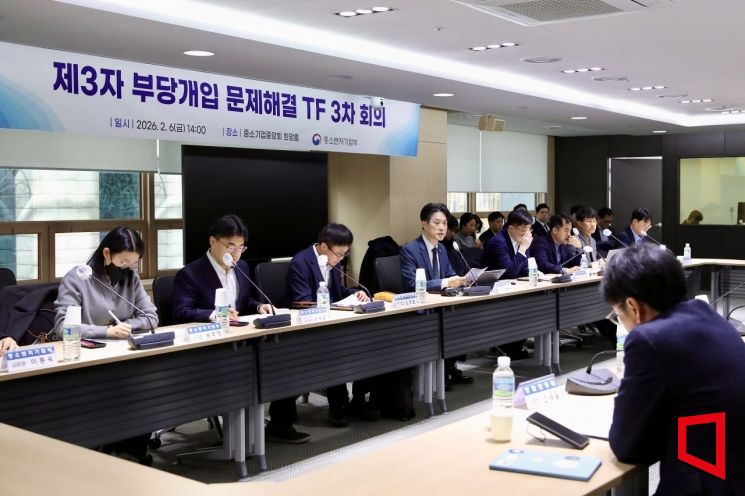 노용석 중소벤처기업부 제1차관이 6일 서울 영등포구 중소기업중앙회에서 열린 '제3자 부당개입 문제해결 TF 3차 회의'에서 모두 발언을 하고 있다. 중기부