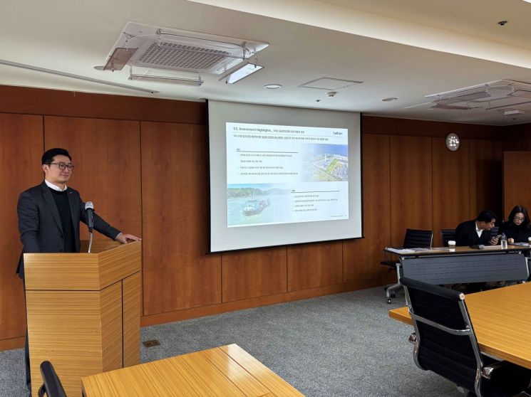 노재준 대한전선 재무관리실장이 기업설명회를 진행하고 있다. 대한전선