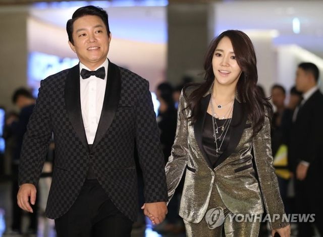 이범수·이윤진 '협의 이혼'…"서로 응원하기로"