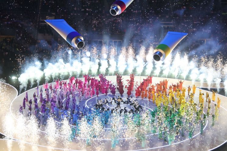 신화·오페라·패션 어우러진 밀라노·코르티나 올림픽 개회식…성대한 축제 개막 선언