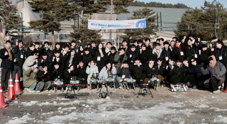 [노필터 로봇]얼음위에서 멈추고 넘어지고… 로봇개 좌충우돌 레이스