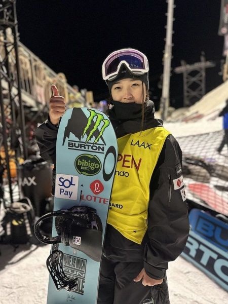 Choi Gaon is smiling brightly after winning the women's halfpipe final at the 2025-2026 FIS Snowboard World Cup in Laax, Switzerland. Provided by All That Sports.
