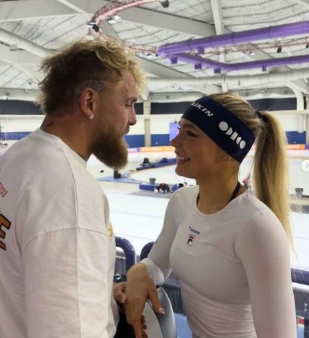 과시용 전용기 인증샷 올리고 개회식도 불참…"선수 아닌 디바냐" 비판
