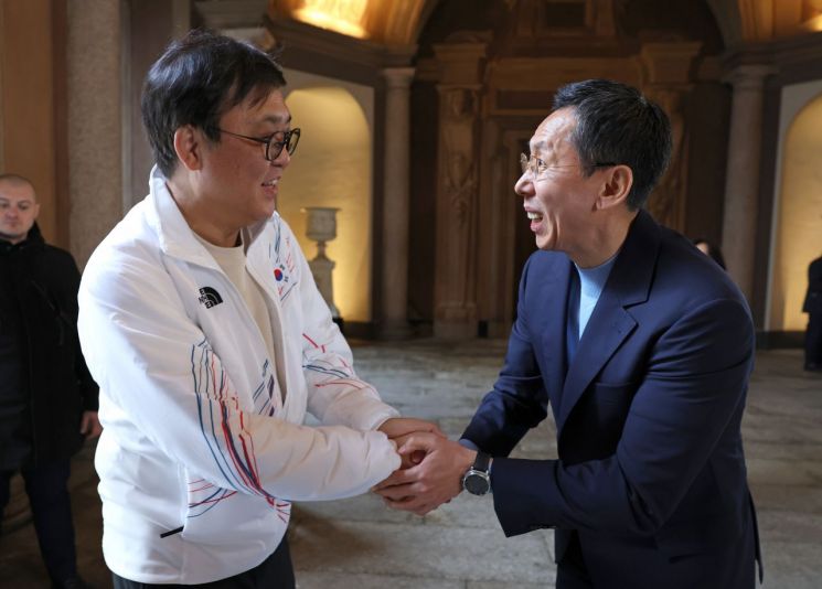 Minister Choi Hwiyeong Visits Samsung House at Milan Olympics