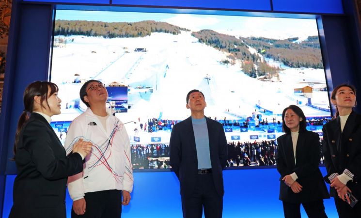 Minister Choi Hwiyeong Visits Samsung House at Milan Olympics