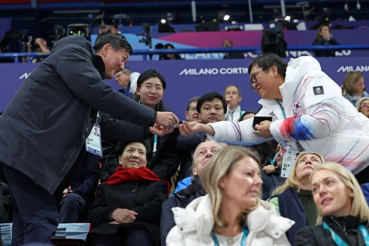 최휘영 장관 밀라노 아이스스케이팅 아레나 방문…피겨 차준환 응원