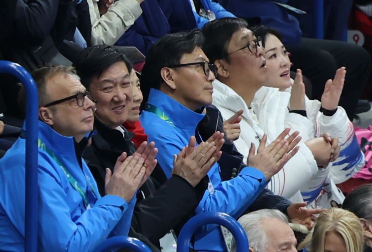 최휘영 장관 밀라노 아이스스케이팅 아레나 방문…피겨 차준환 응원