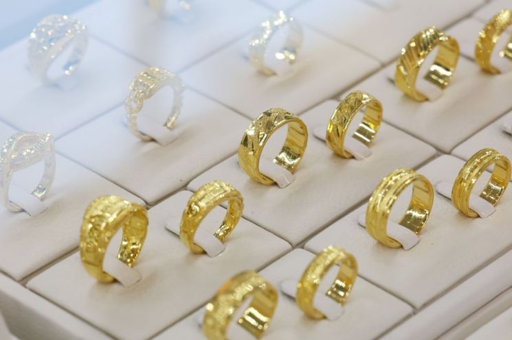 "그냥 금 팔았을 뿐인데요" 계좌 막혔다…보이스피싱 공범 '날벼락'