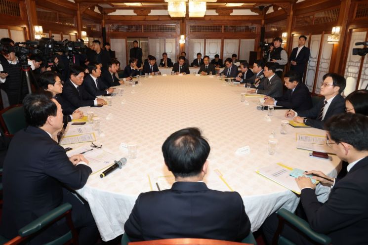 당정청, 부동산감독원·대미투자특별법 논의…'원팀 정신' 언급도