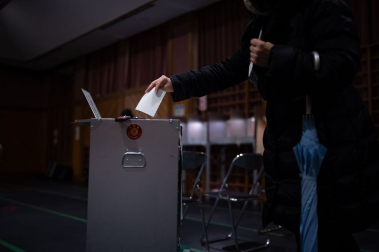 NHK 출구조사 "日 총선 자민당 단독 과반 확실"(상보)
