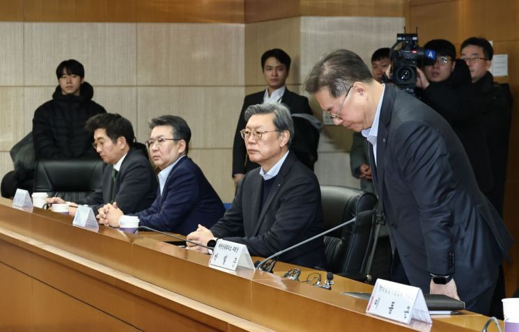 '가짜 뉴스' 논란에 고개 숙인 대한상의 "내부 검증 시스템 대폭 강화"