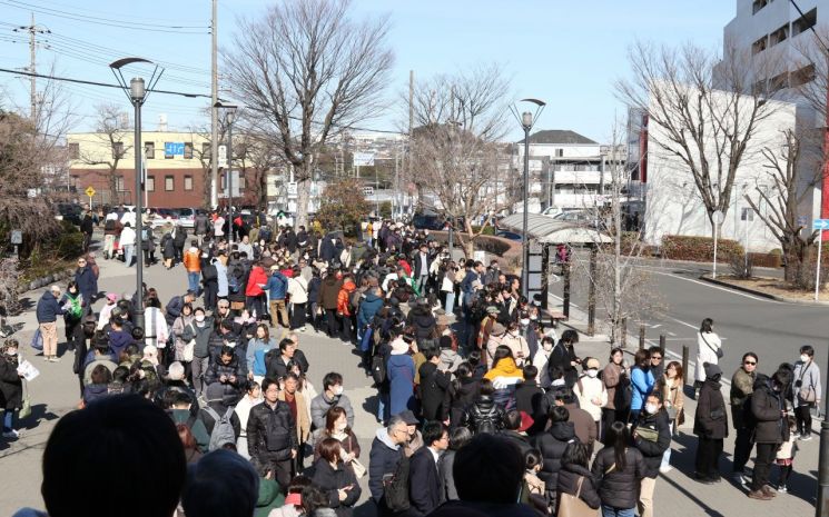 아베도 못 한 '꿈의 의석수' 확보…다카이치 '전쟁 가능 국가' 개헌 속도 낸다