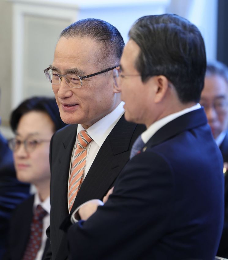 "강력 대응"·"유화적"…靑 내부 '한미 통상·안보' 파열음