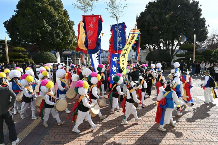 제65회 31민속문화제 동부장군 추대식 거행. 창녕군 제공