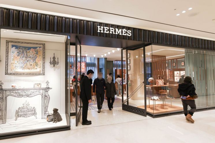 신세계, 매출 '7조' 육박…백화점 최대 실적