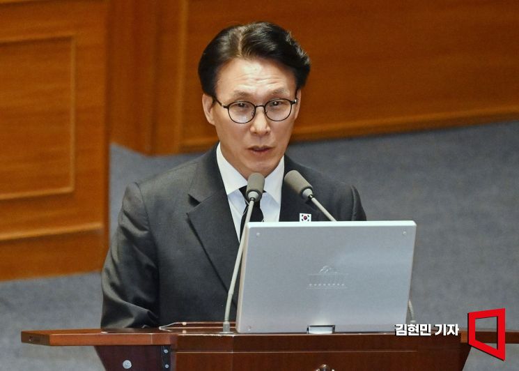 김 총리 "수도권서 먼 지역 이전하는 기업 지원 위한 계수 개발 중"