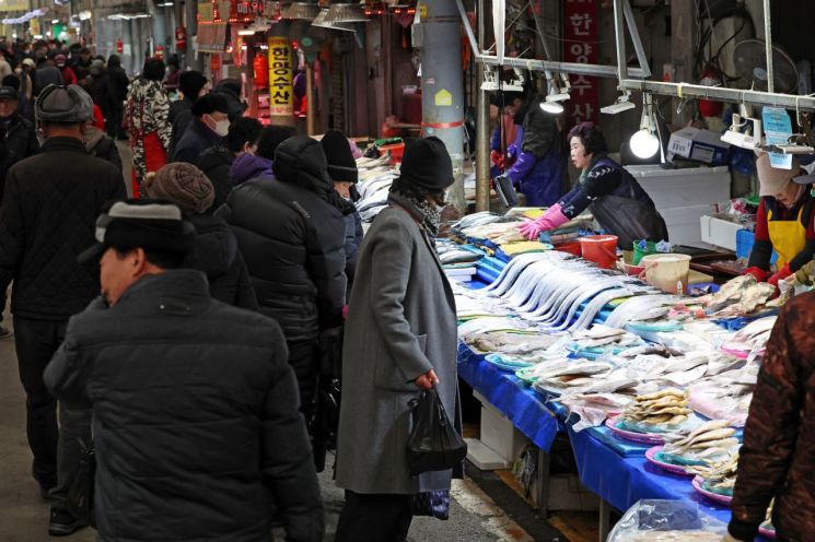 [실전재테크]고물가 여파에 설 장바구니 부담 완화 나선 카드사들
