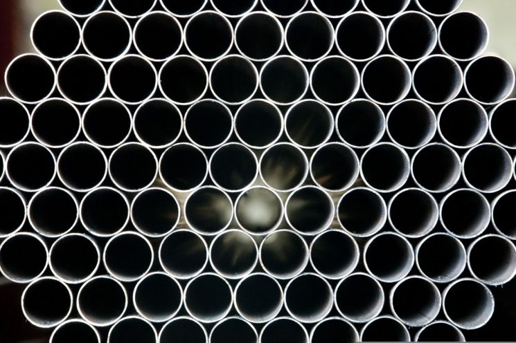 호주, 덤핑혐의로 중국산 철강 제품에 10% 추가 관세