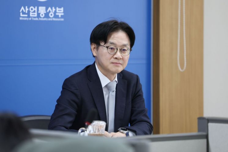 김정관 "대미특별법 통과시 관세 유예 가능성 높아…인상 막는 데 총력"