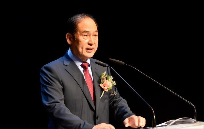 "시끄럽네"…'처녀 수입' 발언한 진도군수, 이번엔 군민에 욕설