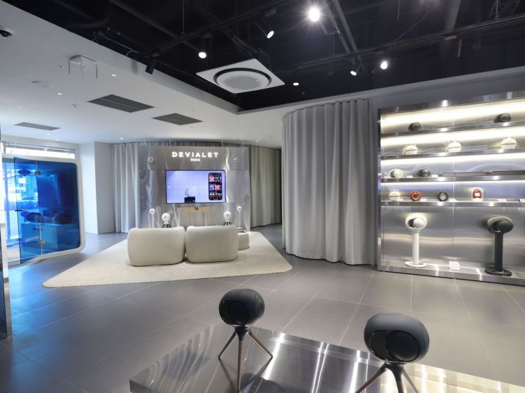 프랑스 하이엔드 오디오 브랜드 ‘드비알레(Devialet)’의 플래그십 스토어. 롯데하이마트