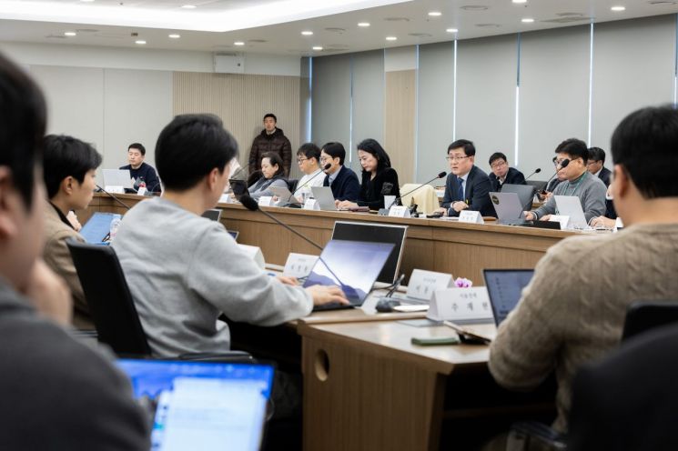 김성환 기후에너지환경 장관이 9일 정부세종청사에서 신념 기자간담회에서 모두발언을 하고있다. 기후에너지환경부.