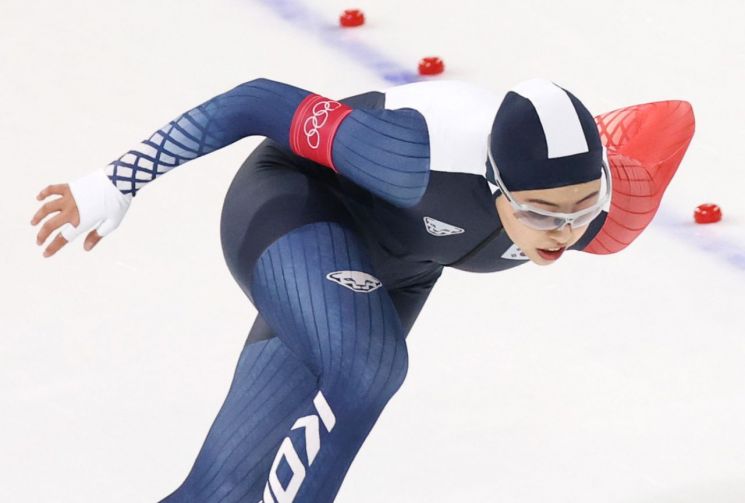 이나현이 10일(한국시간) 이탈리아 밀라노 스피드 스케이팅 스타디움에서 열린 2026 밀라노·코르티나 동계올림픽 스피드스케이팅 여자 1000ｍ에서 역주하고 있다.   [사진 제공= 연합뉴스]