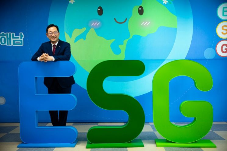 명현관 군수는 해남 솔라시도 기업도시를 통해 정주인구 10만 명의 신도시 조성을 달성하겠다는 강한 의지를 밝혔다. 이준경 기자