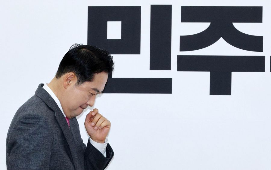 장동혁 국민의힘 대표가 지난달 13일 국회에서 이준석 개혁신당 대표와 만나기 위해 회의실로 들어서고 있다. 2026.1.13 김현민 기자