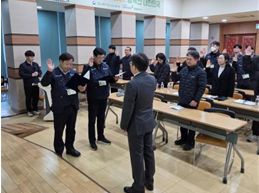 한국산업안전보건공단 경남동부지사가 ‘안전한 일터 지킴이’ 발대식을 갖고 있다. 한국산업안전보건공단 제공