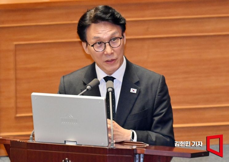 金총리 "2차 공공기관 이전, 통합지역 우선 고려…하반기부터 결정"