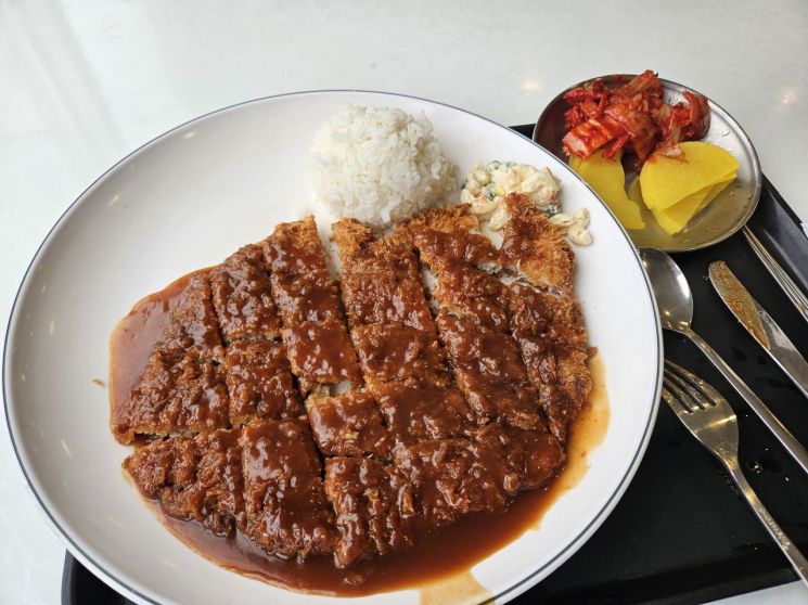 "이게 6500원" 다시 보이네…'고물가'에 학식 먹는 사람들