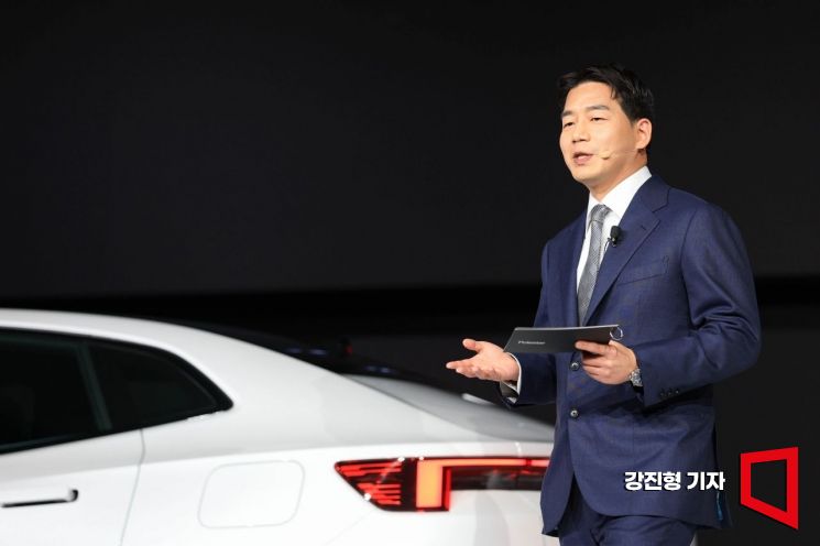 함종성 폴스타코리아 대표이사가 11일 서울 용산구 그랜드 하얏트 서울에서 열린 '2026 폴스타 미디어 데이 (Polestar Media Day)'에 참석해 폴스타 3(Polestar 3), 폴스타 5(Polestar 5) 공개에 앞서 전략발표를 하고 있다. 2026.2.11 강진형 기자