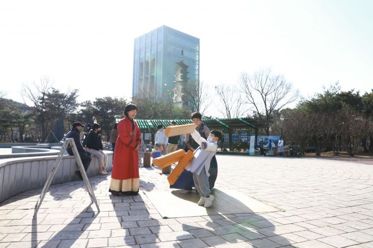 경주엑스포 대공원에서 설날 행사가 열리고  있다.