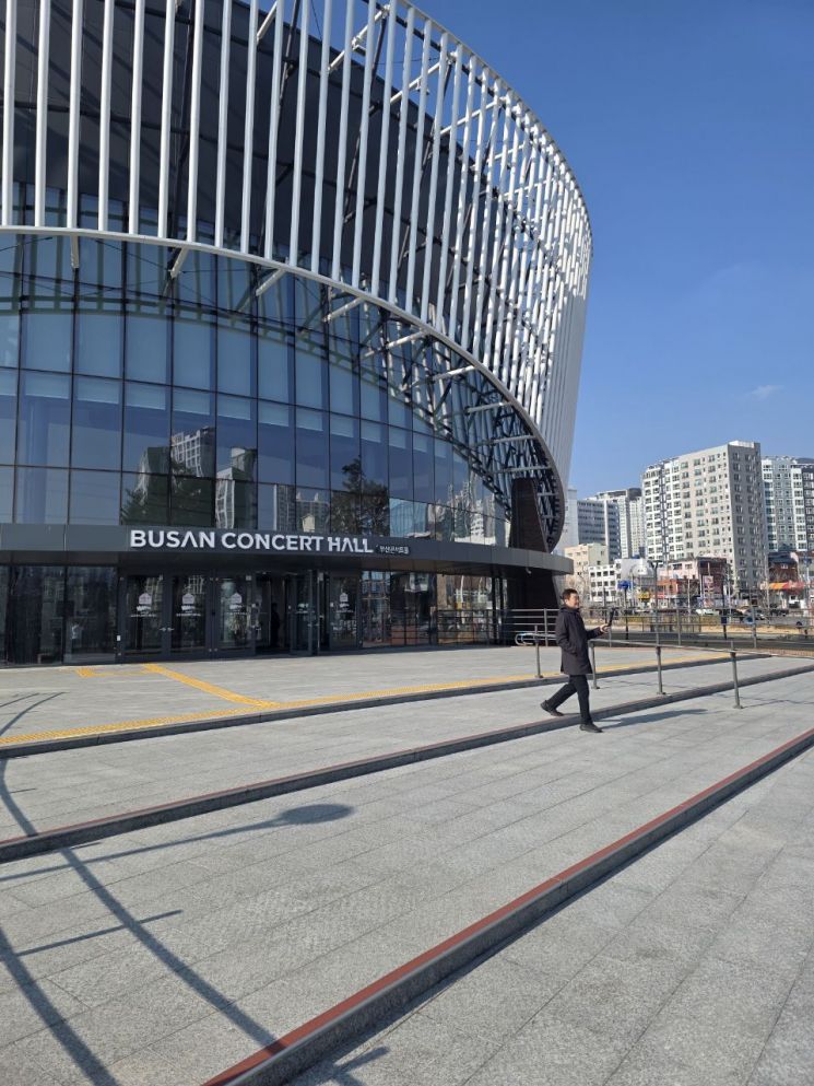 정광열 전 강원특별자치도 경제부지사(춘천시장 출마예정자)가 춘천의 핵심 현안 해결을 위해 부신시민공원을 찾아 지역의 성공 사례를 직접 확인하는 현장 소통 행보에 나서고  있다. 정광열 전 부지사 제공