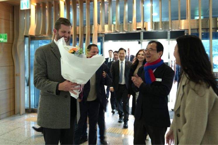 도널드 트럼프 미국 대통령의 차남인 에릭 트럼프 트럼프 그룹 총괄 부사장이 11일 시 핵심 역점 사업인 'K-컬처 콤플렉스(K-스타월드)' 호텔 사업 예정 부지를 전격 방문하고 있다. 하남시 제공