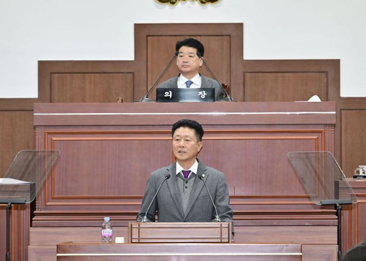 정재정 의원 5분 자유발언 진행 중/김천시의회 제공