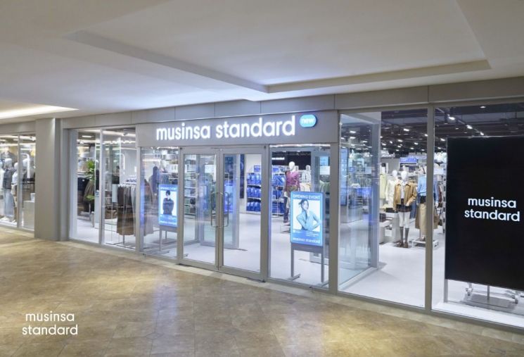 12일 오픈한 무신사 스탠다드 신세계사이먼 파주 프리미엄 아울렛점. 무신사