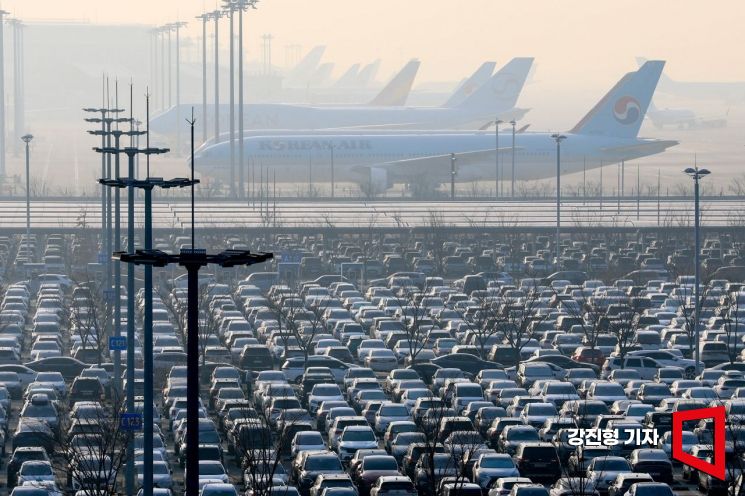 할아버지 '새 차' 뽑을 때 손자는 '공유차' 탔다…2030 신차등록 '10년래 최저'