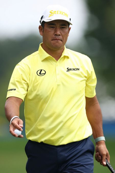 松山英树在比赛最后一日选择了黄色上衣。AFP联合通讯社供图