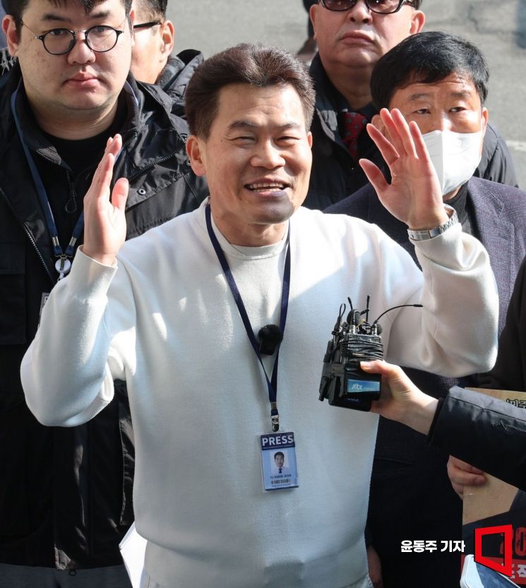 "1000억 건국펀드로 尹 중심 제2국가 만들자"…전한길 황당 주장