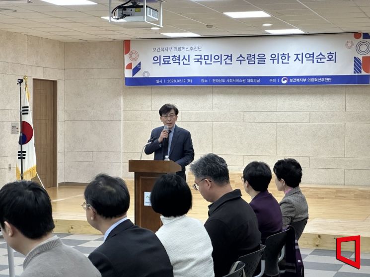 "우리 동네엔 없어요" 7개월 임산부 130㎞ 달려가 '출산'…낭떠러지 내몰린 지역의료