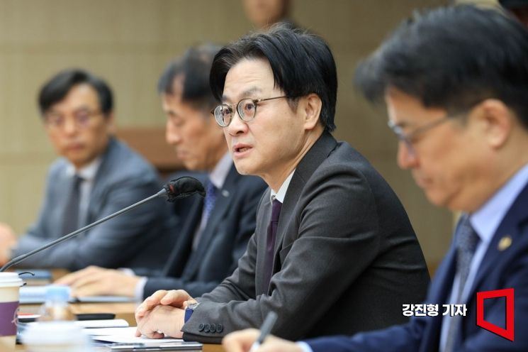 김정관 산업장관 "대미 수출 불확실성 높아져…국익 최우선 대응"