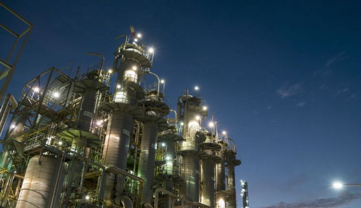 "작년 석화 영업손실 1.5조…구조개편 성과 시일 걸려"