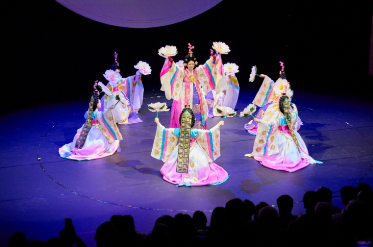 "K컬처 뿌리는 국가유산"…뉴욕 타임스스퀘어 물들인 '빛의 축원'